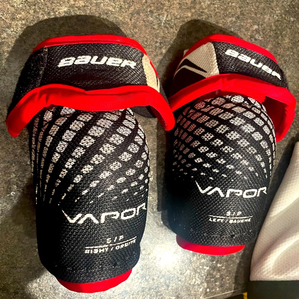 Size small Bauer elbo pads for hockey/ringette
